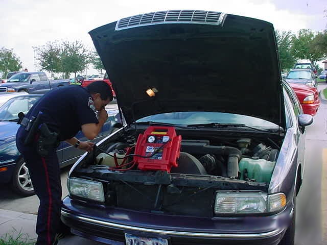 Image of Police Officer during motorist assistance