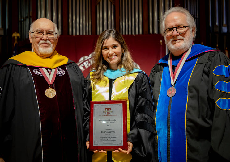 Instructional Technology Excellence Award Recipient - Dr. Cynthia Sosa