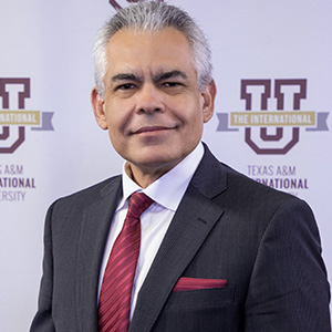 Dr. Luis Pérez-Batres