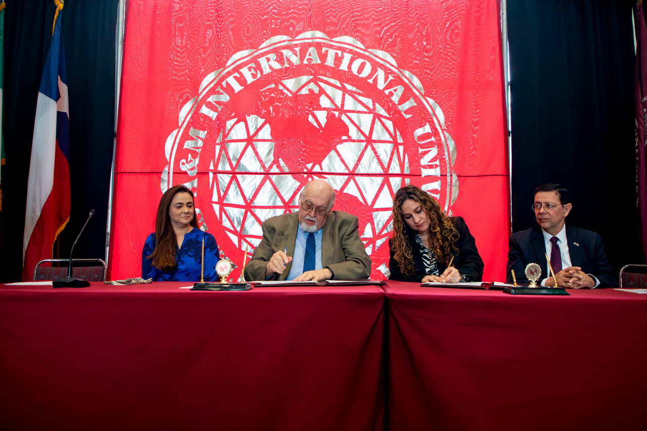 TAMIU-UNAM San Antonio MOA Signing