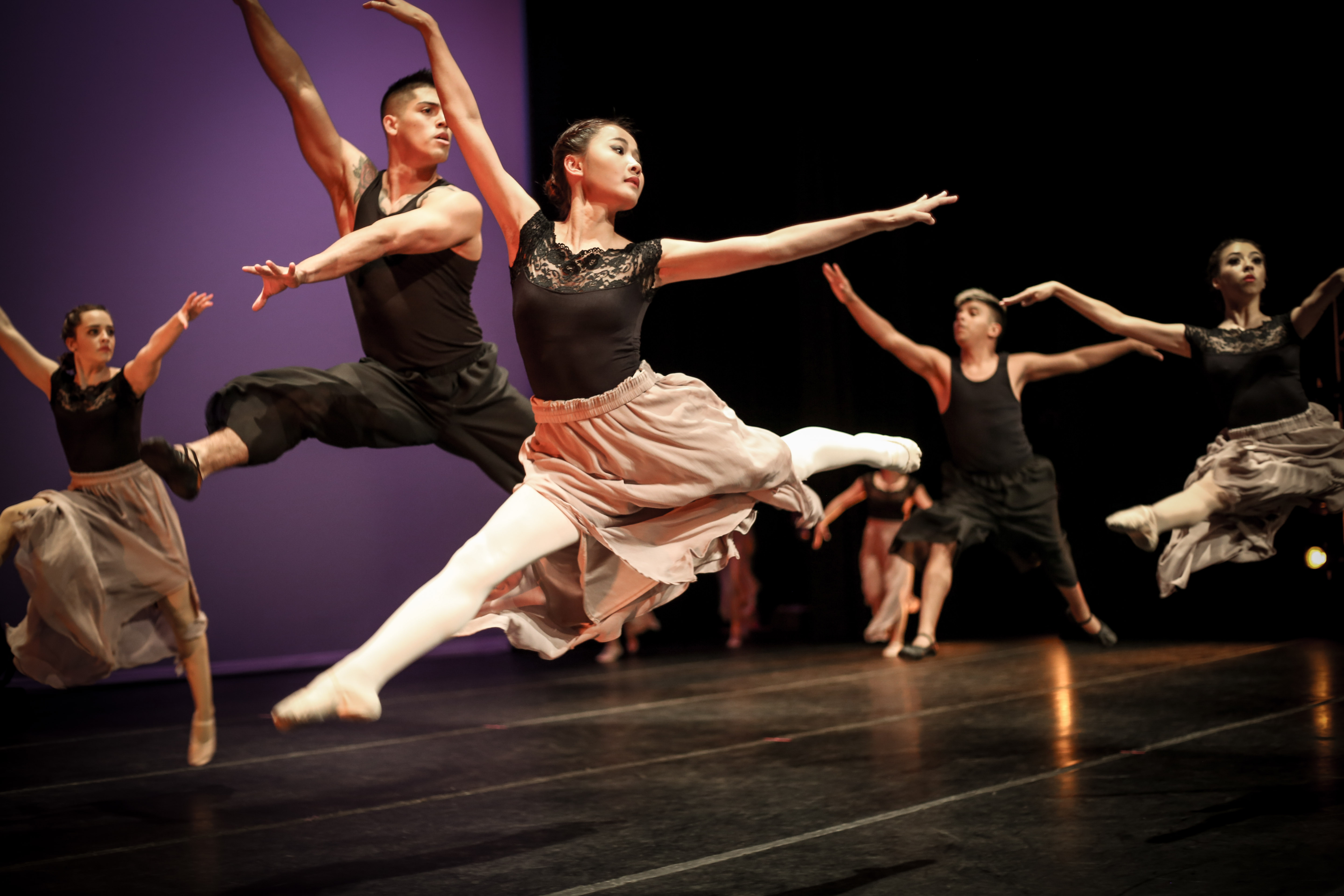 Dance performance at TAMIU